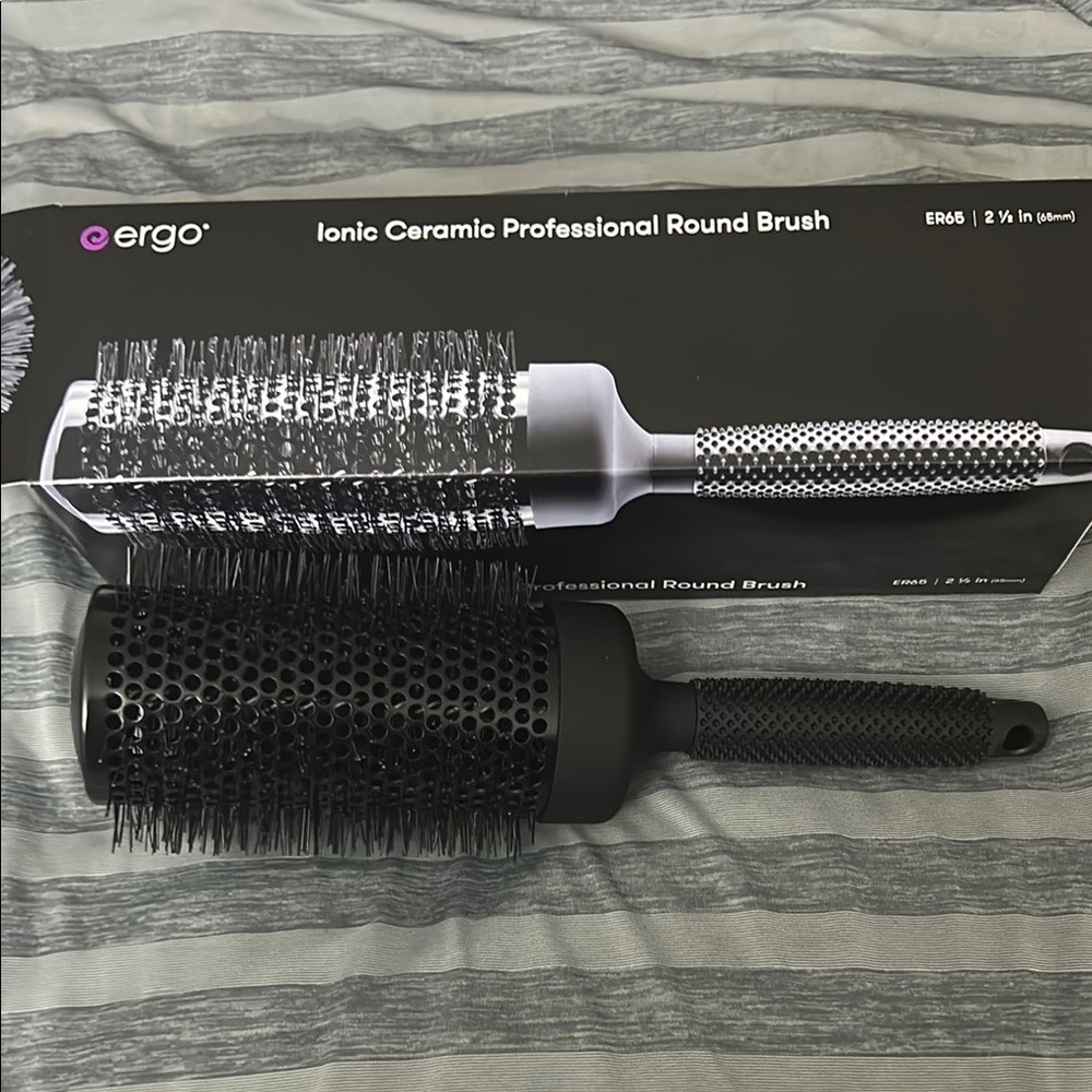 Ergo er65 Ionic Ceramic Professional Round Brush new in box